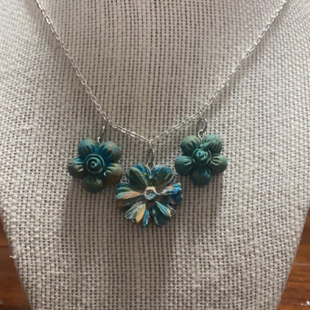 3 Flower Pendant Necklace